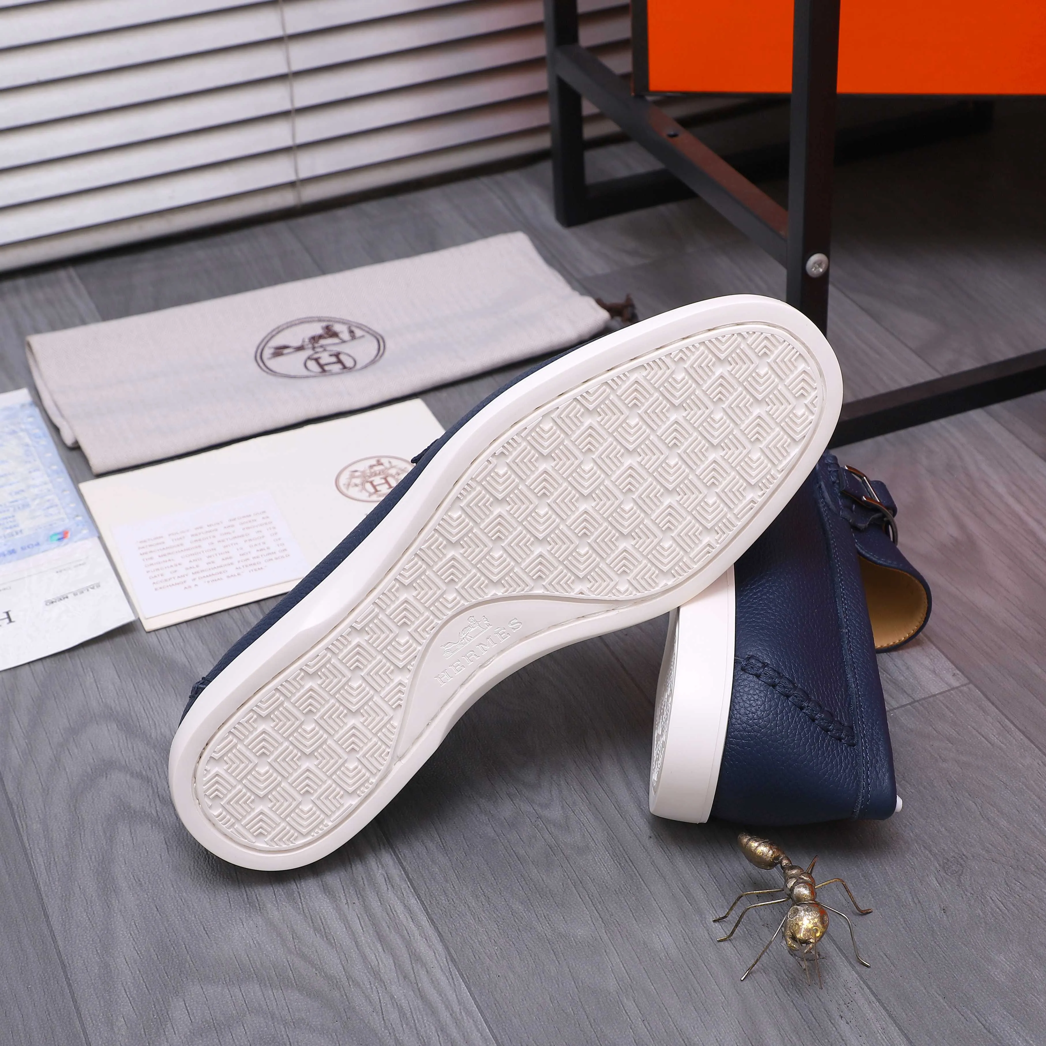 Men's shoes 💰p560 Product trademark: HERMES "Hermes" casual slip-on men's shoes. Regular size: 38-46 (45.46 is custom-made and non-returnable) Product materials: Selected pebbled cowhide upper, cowhide lining, original foam rubber ultra-light sole